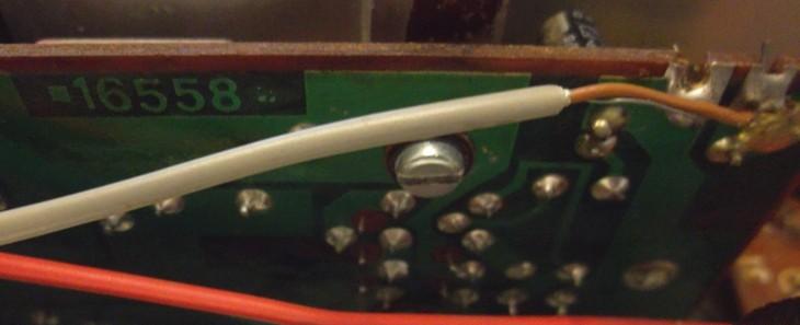 Вид на заднюю панель усилителя RFT SV 3935 Hi-Fi сзади
