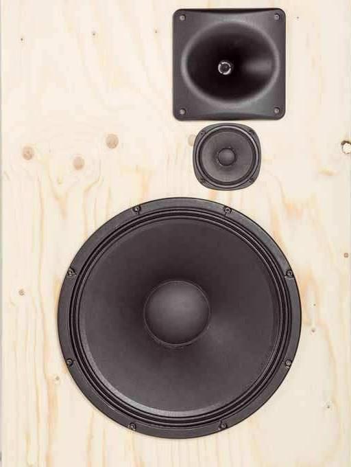 НЧ: Celestion TF1525 СЧ: Celestion TF0410MR ВЧ: Celestion CDX01-1010 НЧ: Celestion TF1525 СЧ: Celestion TF0410MR ВЧ: Celestion CDX01-1010