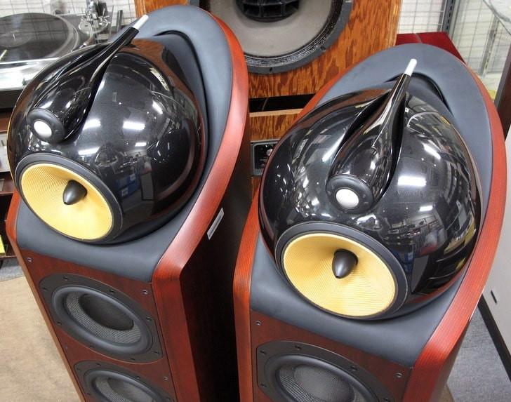 Bowers & Wilkins Nautilus 802 D2
