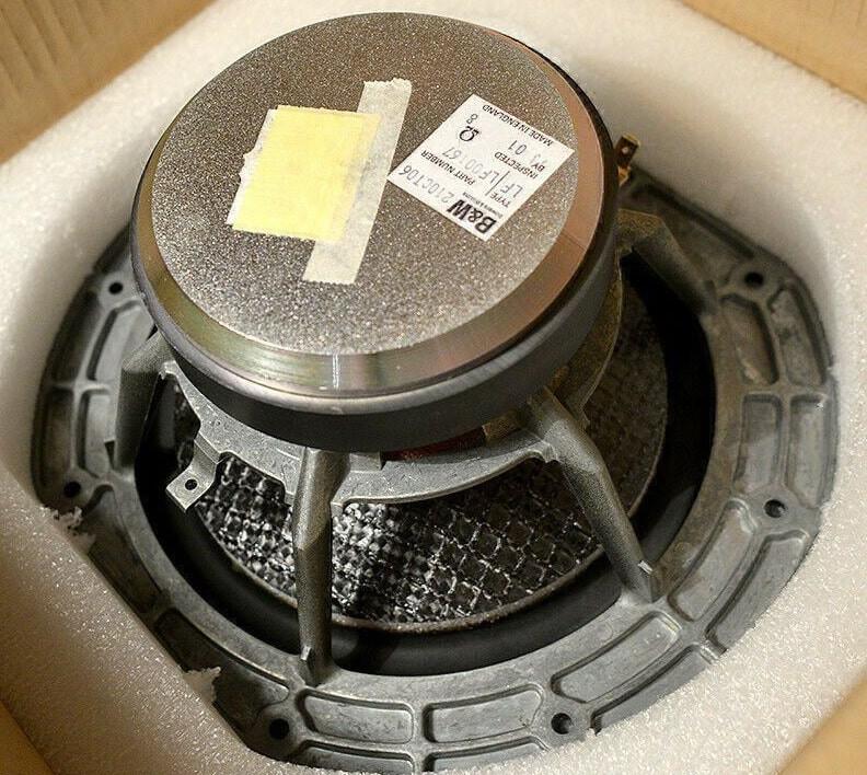 Bowers & Wilkins Nautilus 802 D2