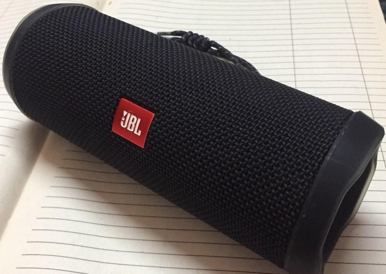 JBL Flip 4 вид корпуса сверху