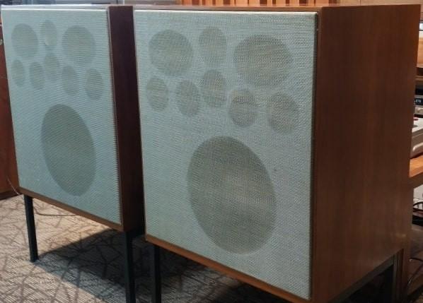 Блок объемного звучания Grundig 100 Блок объемного звучания Grundig 100