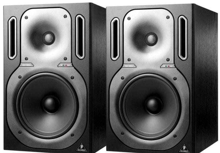 Behringer Truth B2031A
