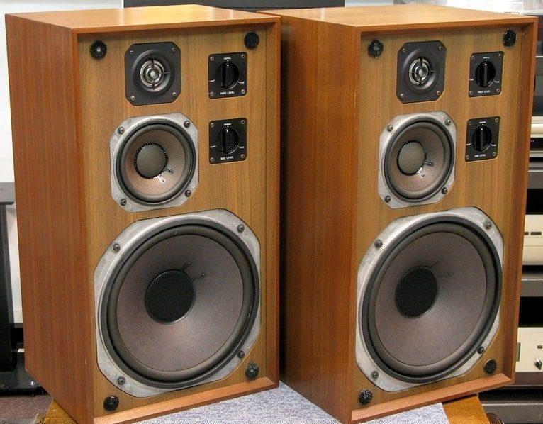 Yamaha NS-650 Yamaha NS-650