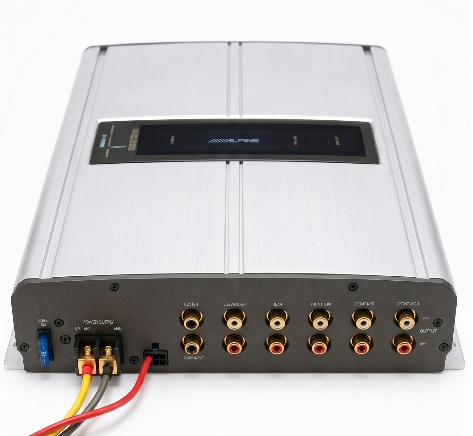 Alpine PXA-H900: задняя панель с поканальными RCA-выходами и клеммами питания