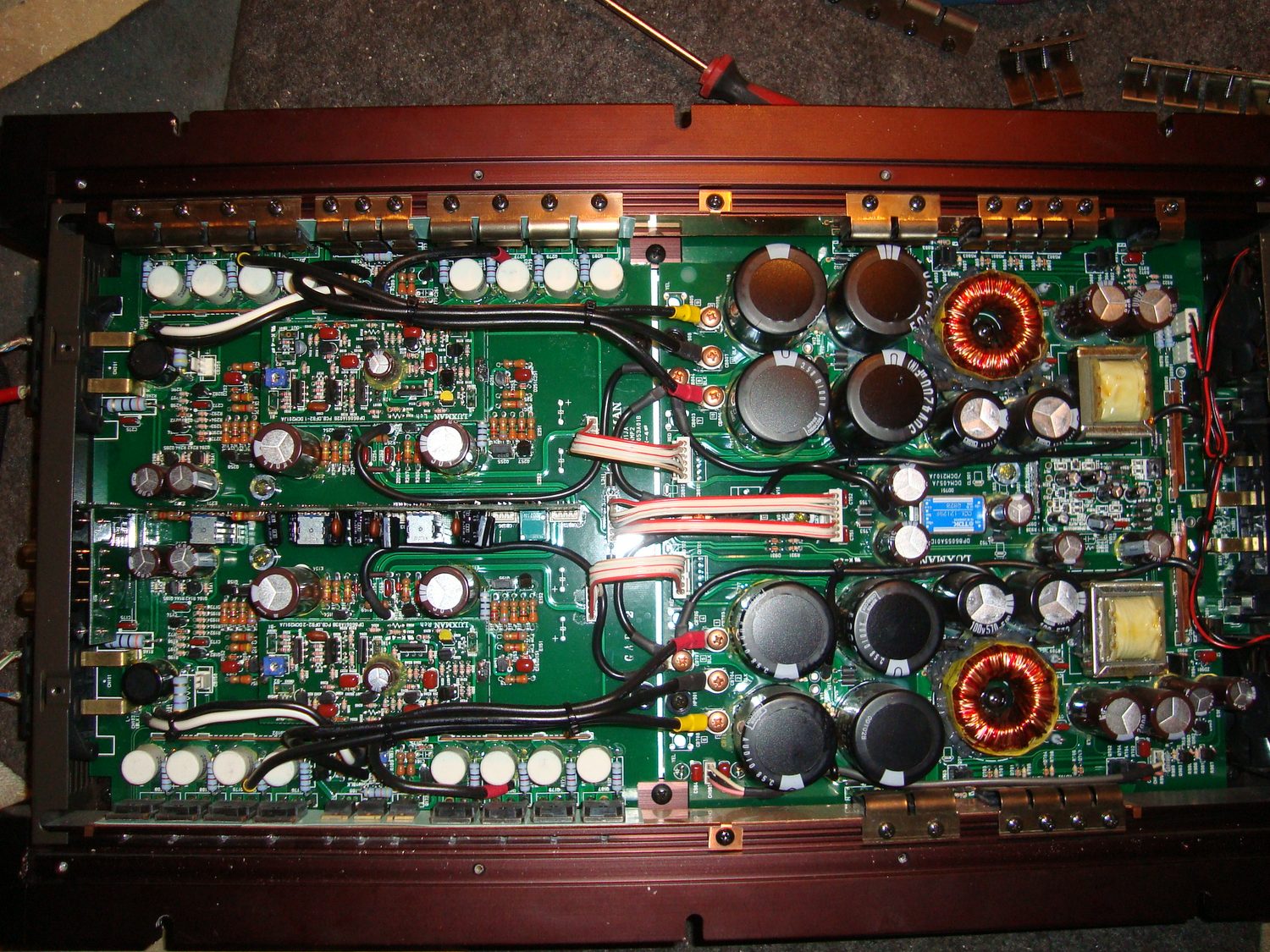 Luxman CM-2100: автомобильный усилитель мощности с ODNF