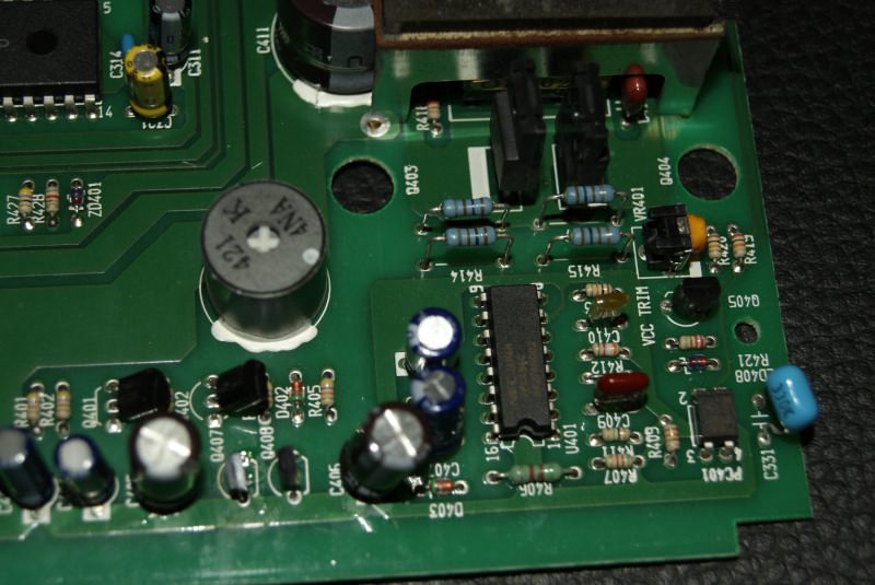 Блок питания Nakamichi 100dac: крупные электролиты, диодный узел и подстроечник VCC TRIM