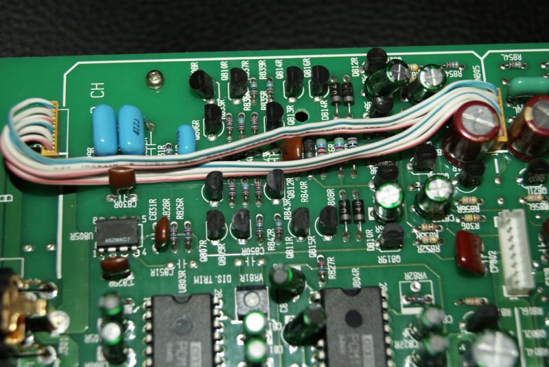 Шлейфы и разъёмы между платами Nakamichi 100dac, вид со стороны выходов