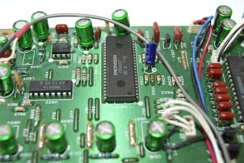 Цифровой узел Nakamichi DAC-101: микросхема Pioneer PD0037, операционный усилитель JRC 5532D и электролиты