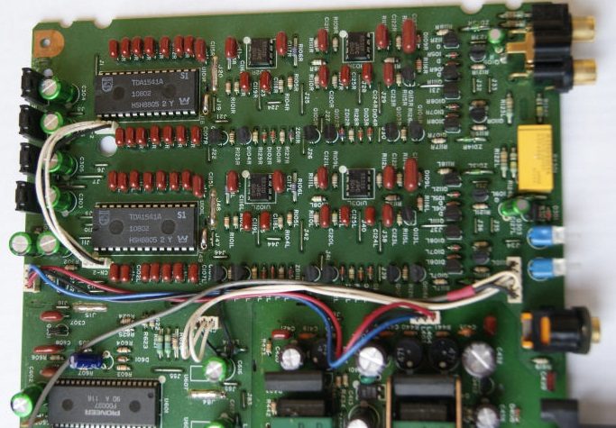 Аналоговая плата Nakamichi DAC-101 с двумя DIP-микросхемами и подстроечными резисторами