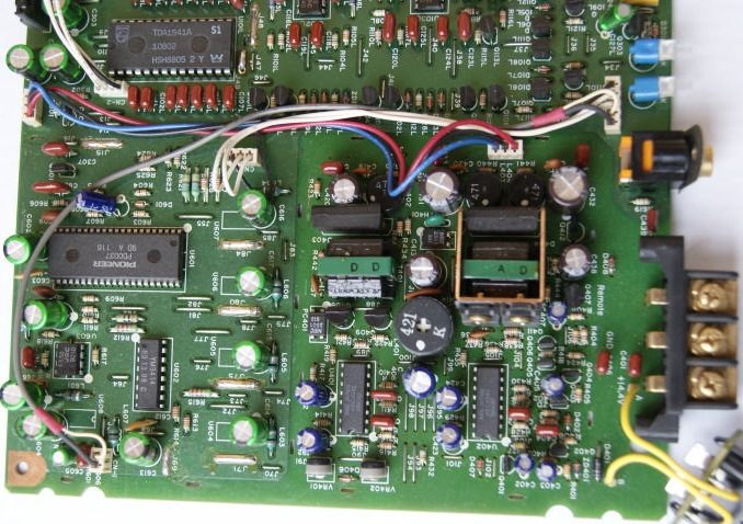 Плата Nakamichi DAC-101 с микросхемой Pioneer PD0037, реле и позолоченными клеммами