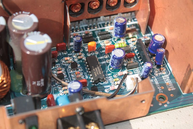 Плата Pioneer RS-A2 на медной раме с крупными конденсаторами и катушками