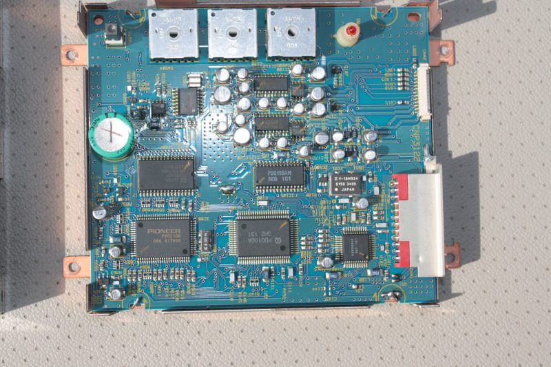 Плата Pioneer RS-A2 в медной раме с катушкой индуктивности и микросхемами