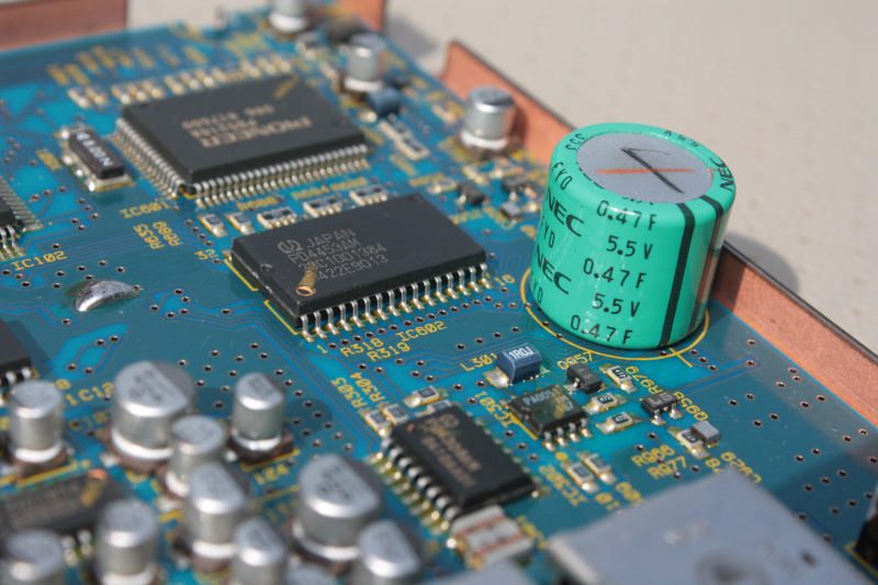Плата Pioneer RS-A2 с микросхемами, электролитами и маркировкой