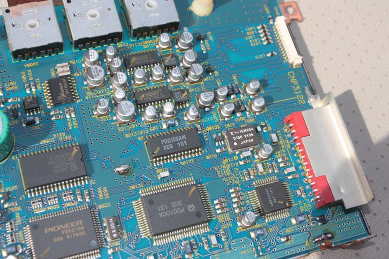 Плата Pioneer RS-A2 с микросхемами и печатными дорожками