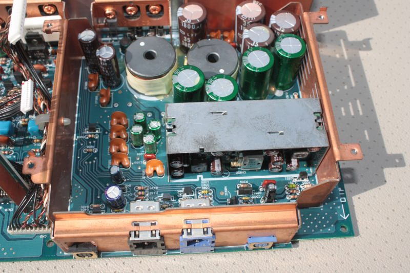 Медное шасси Pioneer RS-A2 с зелёными конденсаторами и платой