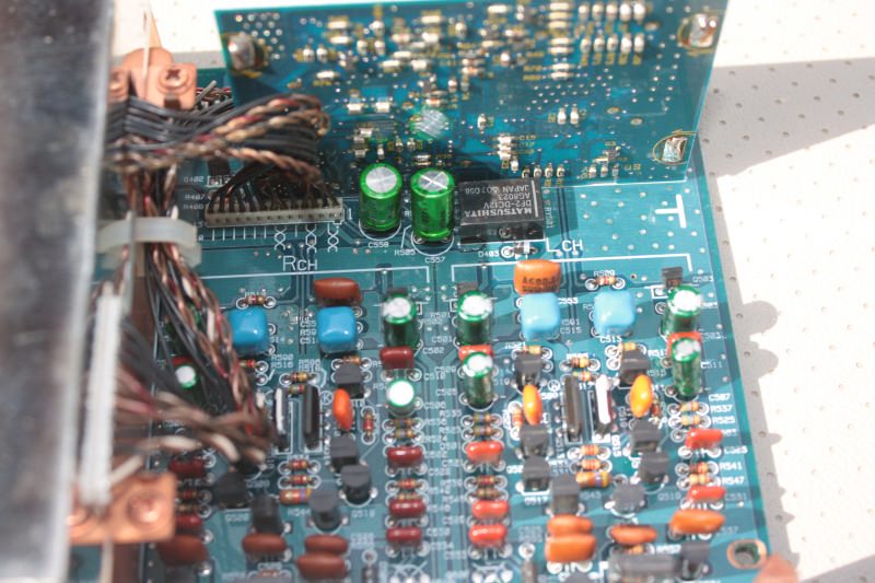 Печатная плата Pioneer RS-A2 с конденсаторами и транзисторами