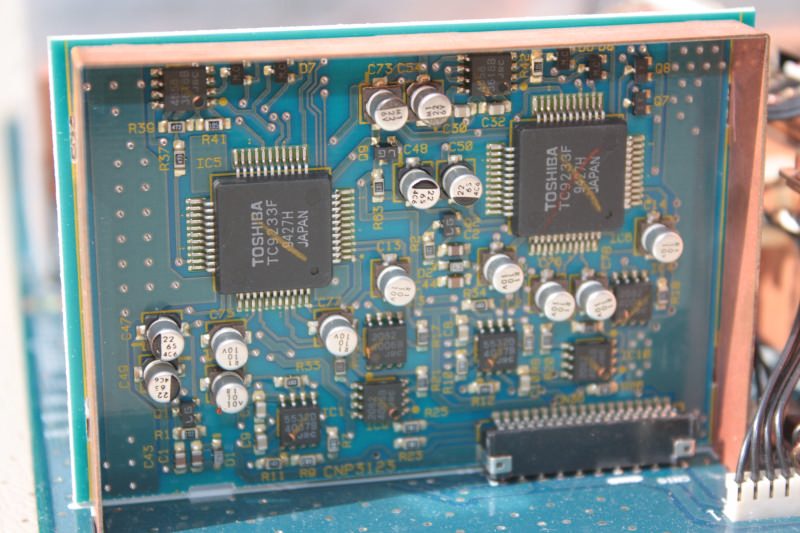 Отдельная плата Pioneer RS-A2 с микросхемами Toshiba и ленточным разъёмом
