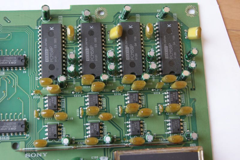 Четыре ЦАП PCM58P и операционные усилители JRC на плате Sony XES-P1