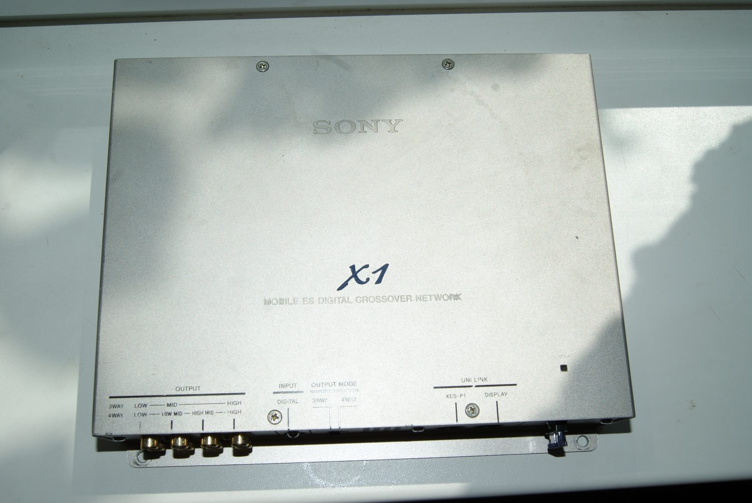 Sony XES-X1 — цифровой кроссовер Mobile ES для автозвука